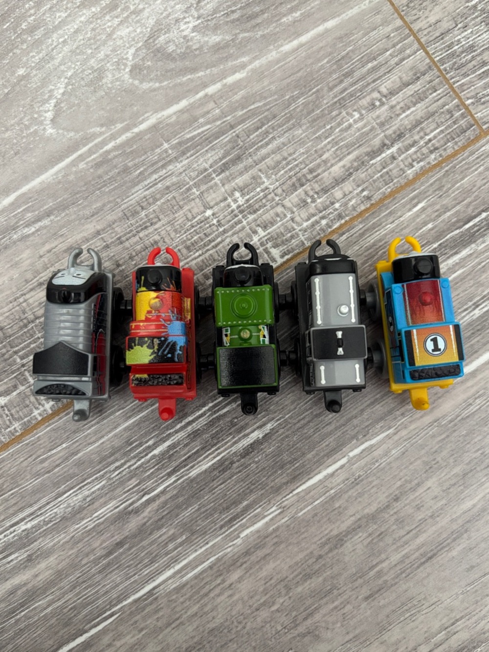 Thomas & Friends Minis - Neon Racing Mix - Picture 5 of 6